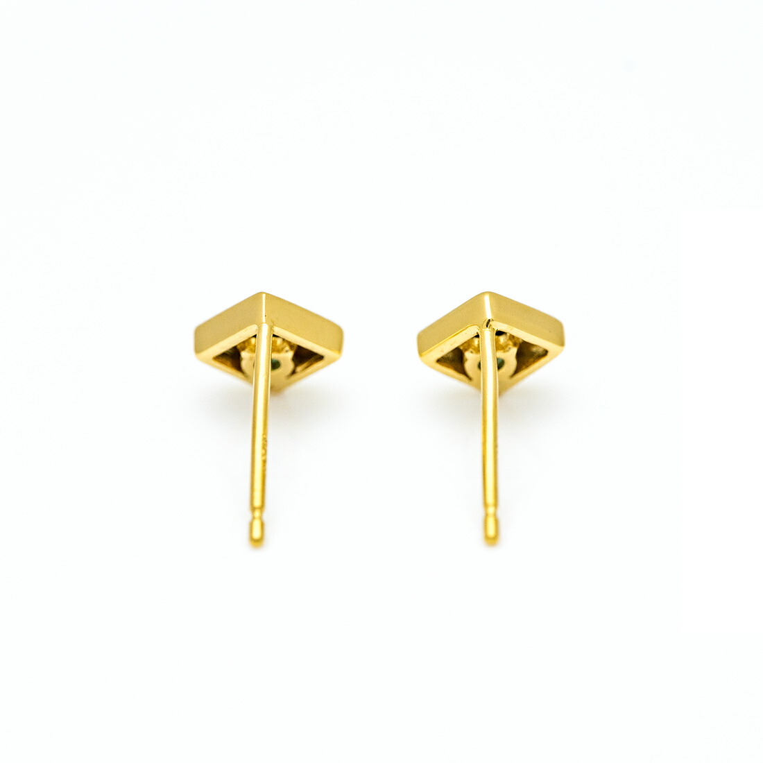 umu -アム- FINE JEWELRY STUIDIOカラーチェンジガーネット スタッドピアスpi0366_u.jpg