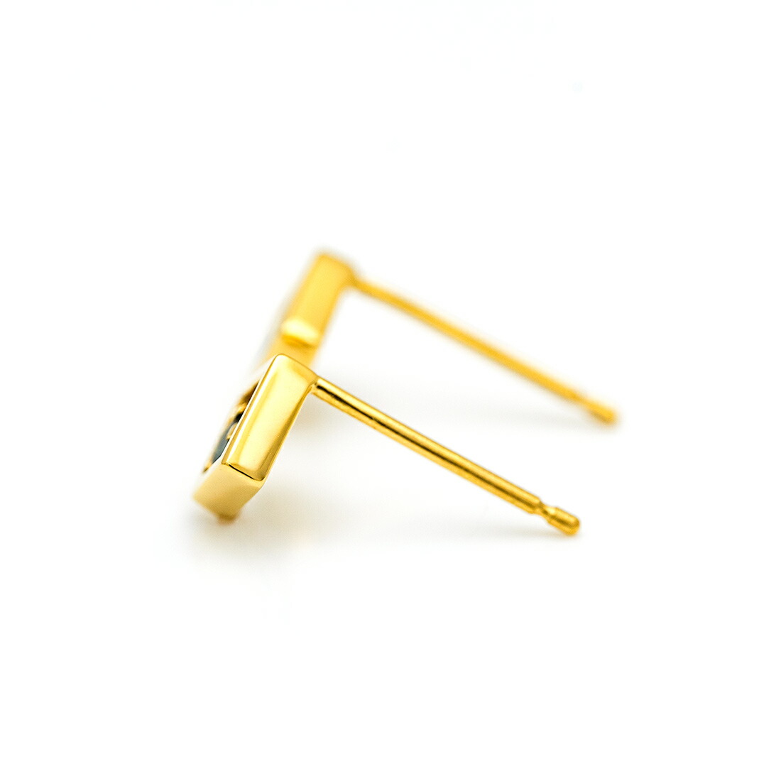 umu -アム- FINE JEWELRY STUIDIOカラーチェンジガーネット スタッドピアスpi0366_y.jpg