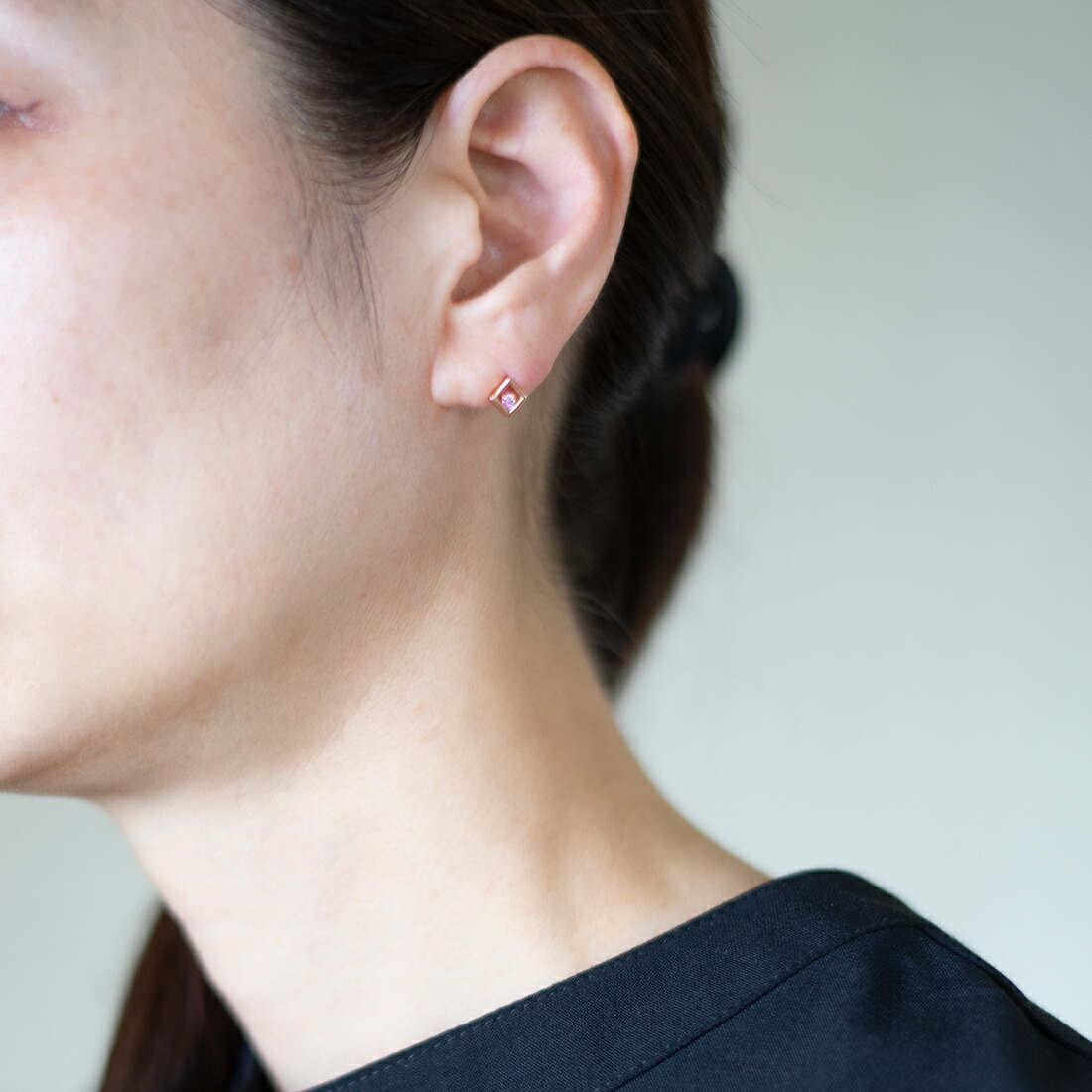 umu -アム- FINE JEWELRY STUIDIOピンクサファイア スタッドピアスpi0367_i3.jpg