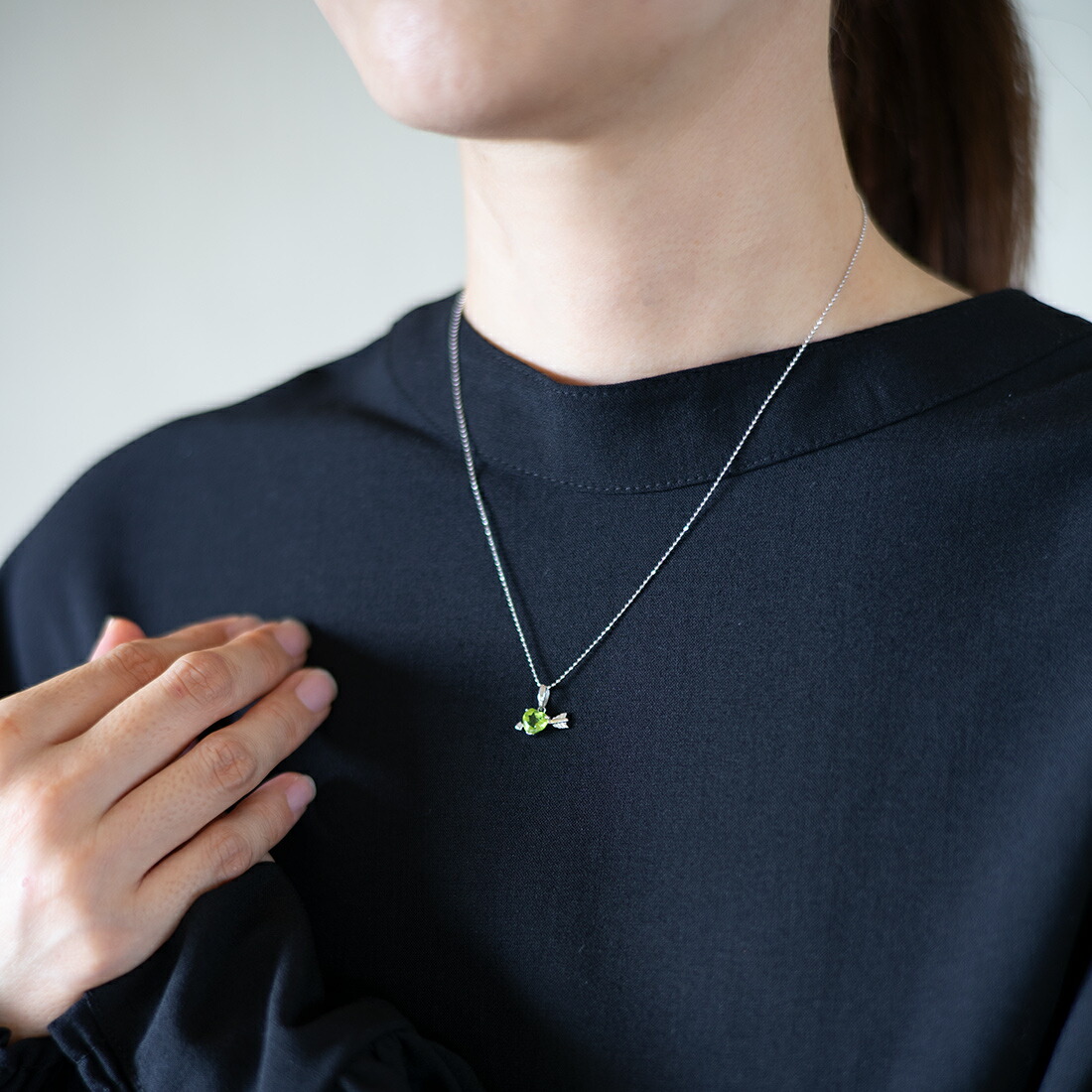 umu -アム- FINE JEWELRY STUIDIOペリドット ハートアロー ペンダントトップpn0021_i3.jpg