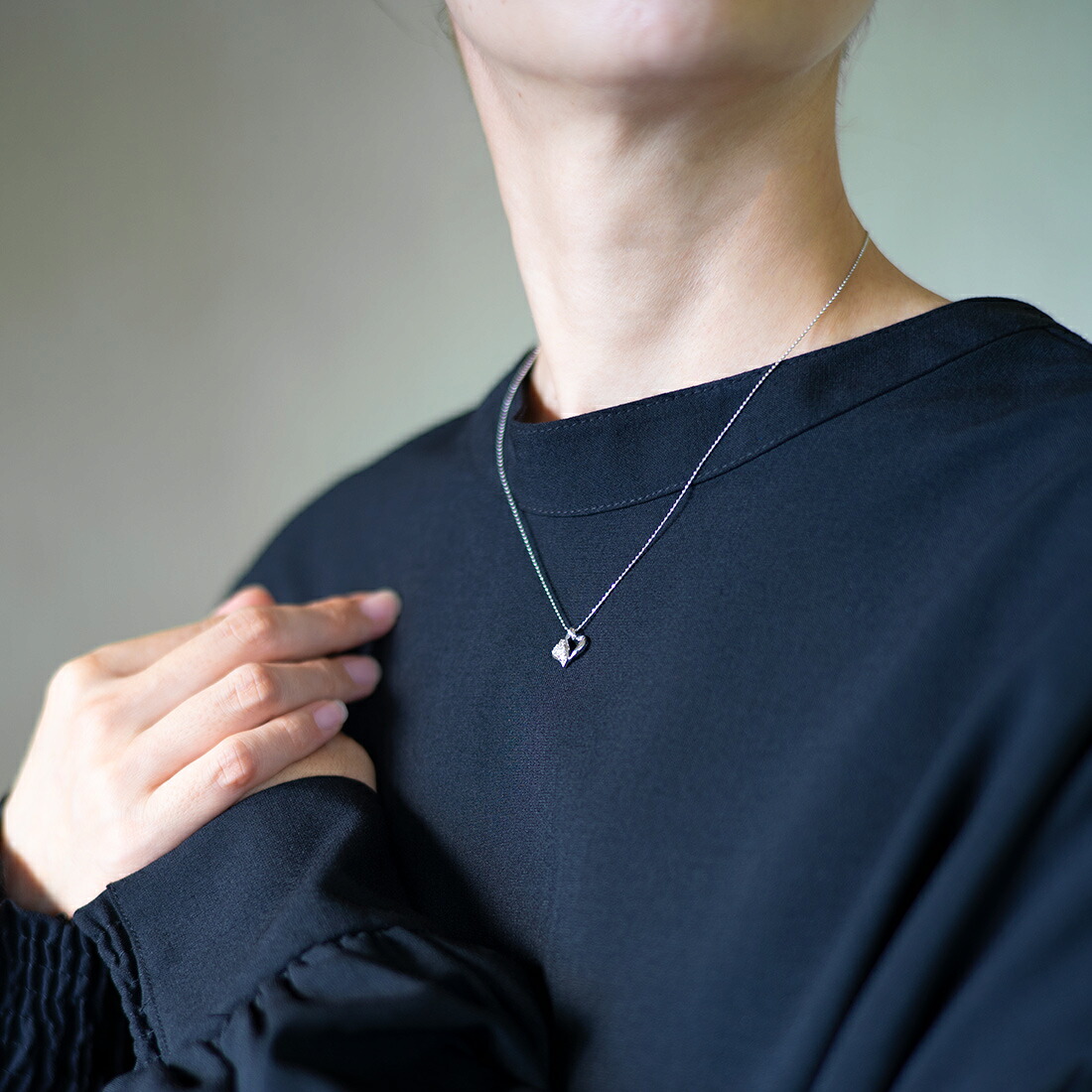 umu -アム- FINE JEWELRY STUIDIOダイヤモンド ハートモチーフ ペンダントトップpn0026_i3.jpg