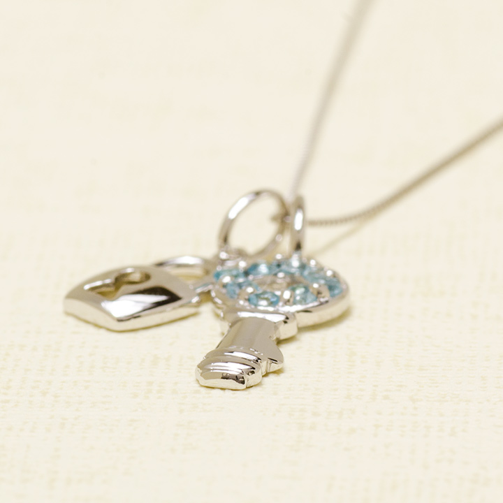 umu -アム- FINE JEWELRY STUIDIOブルートパーズ キーモチーフ ペンダントpn0069_kanban2.jpg