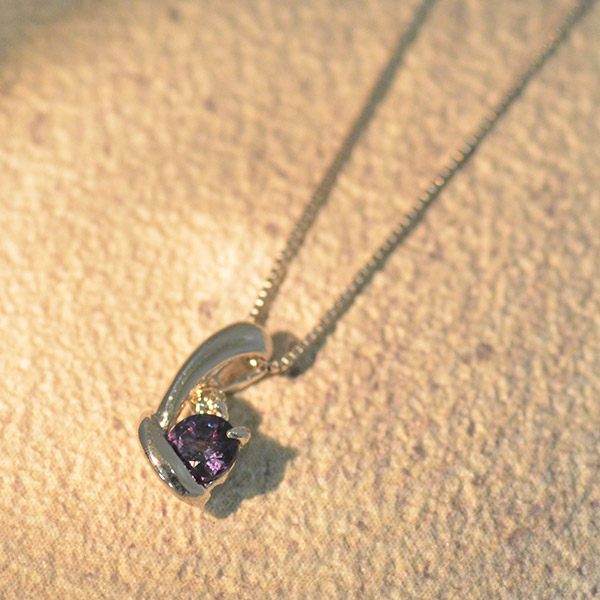 umu -アム- FINE JEWELRY STUIDIOK18 カラーチェンジガーネット ダイヤモンド ペンダント 「chiarita」pn0081_kanban2.jpg