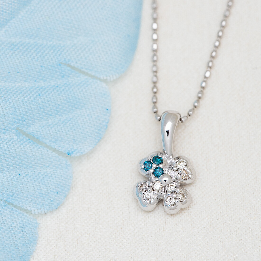 umu -アム- FINE JEWELRY STUIDIOダイヤモンド ブルーダイヤモンド クローバーモチーフ ペンダントトップpn0088_1.jpg