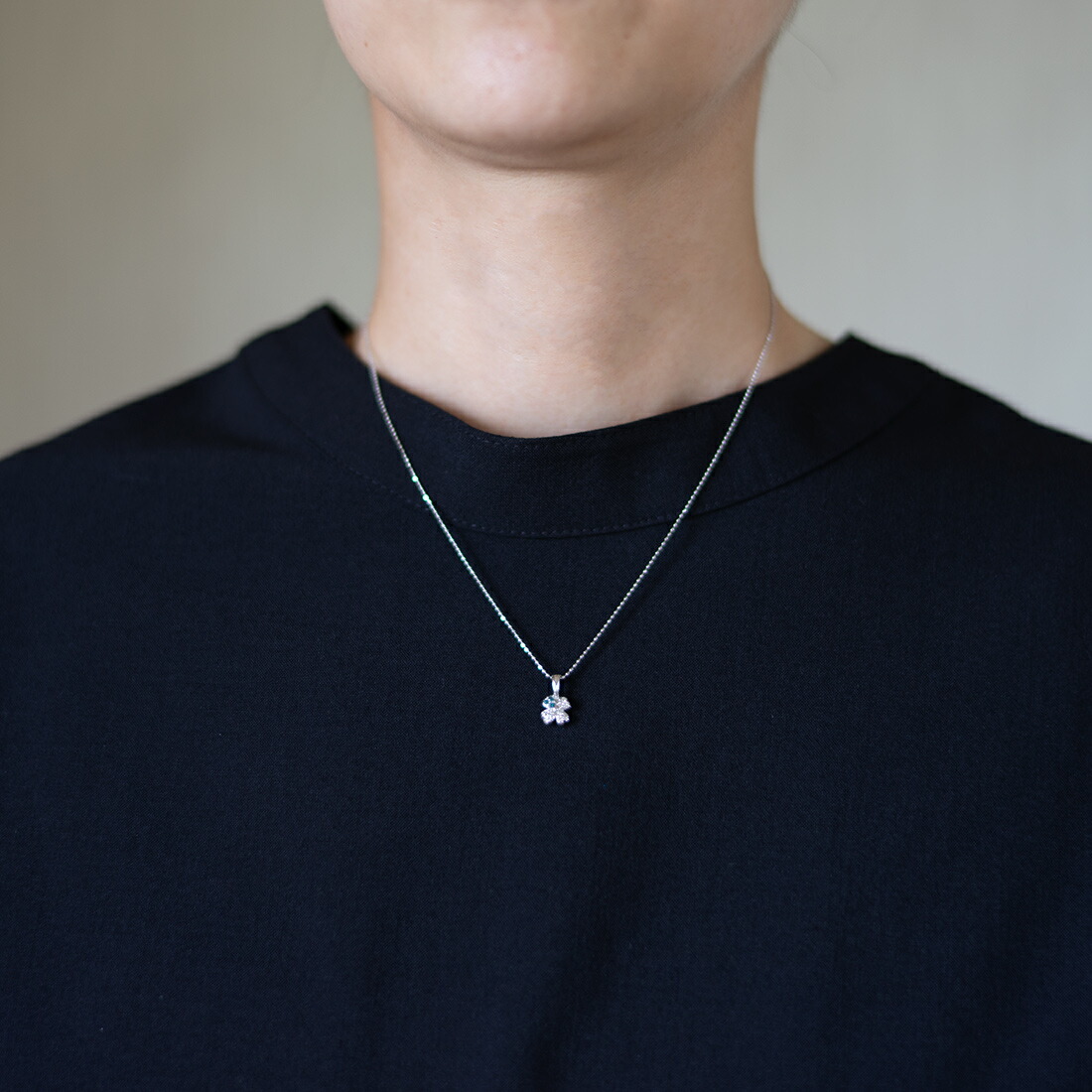 umu -アム- FINE JEWELRY STUIDIOダイヤモンド ブルーダイヤモンド クローバーモチーフ ペンダントトップpn0088_i2.jpg