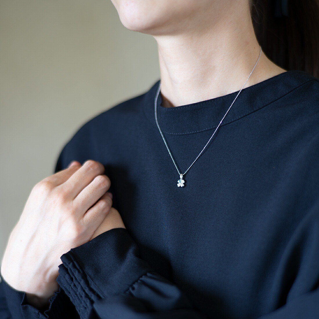 umu -アム- FINE JEWELRY STUIDIOダイヤモンド ブルーダイヤモンド クローバーモチーフ ペンダントトップpn0088_i3.jpg