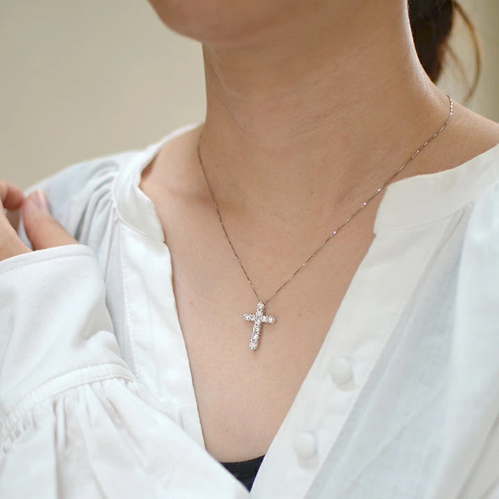 umu -アム- FINE JEWELRY STUIDIOK18 ダイヤモンド 0.3ct クロスモチーフ ペンダントトップpn0097_i3.jpg