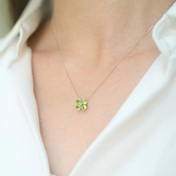 umu -アム- FINE JEWELRY STUIDIOペリドット クローバー ペンダントpn0101_i2.jpg