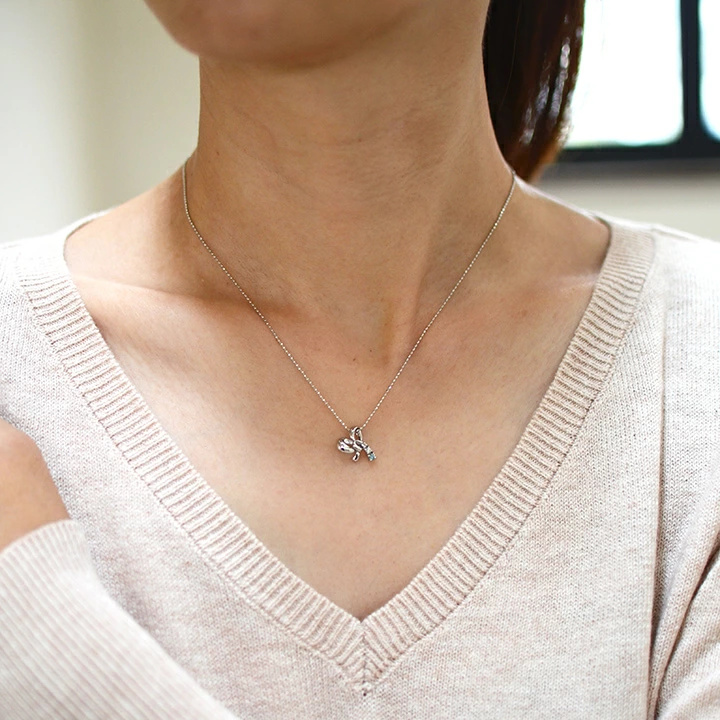 umu -アム- FINE JEWELRY STUIDIOK18 ブルーダイヤモンド リボン ペンダントトップpn0115_i3.jpg
