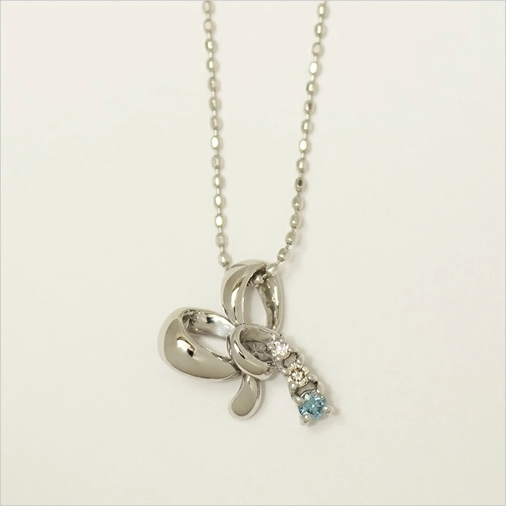 umu -アム- FINE JEWELRY STUIDIOK18 ブルーダイヤモンド リボン ペンダントトップpn0115_m.jpg