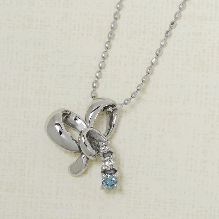 umu -アム- FINE JEWELRY STUIDIOK18 ブルーダイヤモンド リボン ペンダントトップpn0115_u.jpg