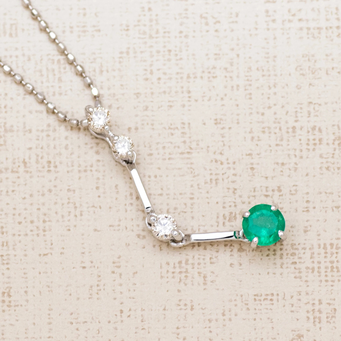 umu -アム- FINE JEWELRY STUIDIOエメラルド ダイヤモンド Iライン ペンダントトップpn0119_kanban2.jpg