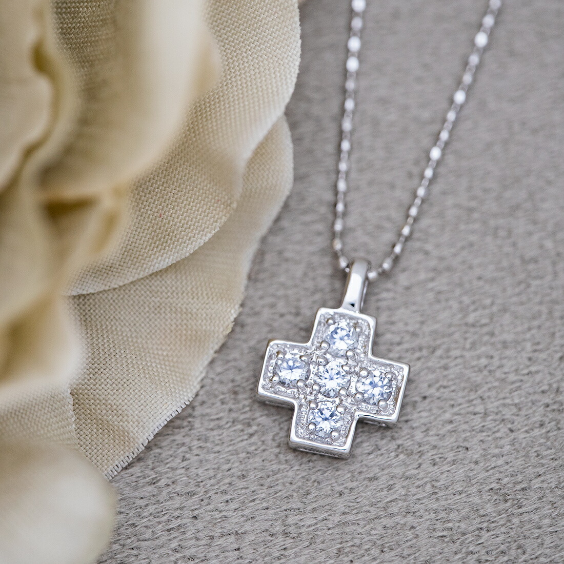 umu -アム- FINE JEWELRY STUIDIOダイヤモンド クロスモチーフ ペンダントトップpn0120_1.jpg