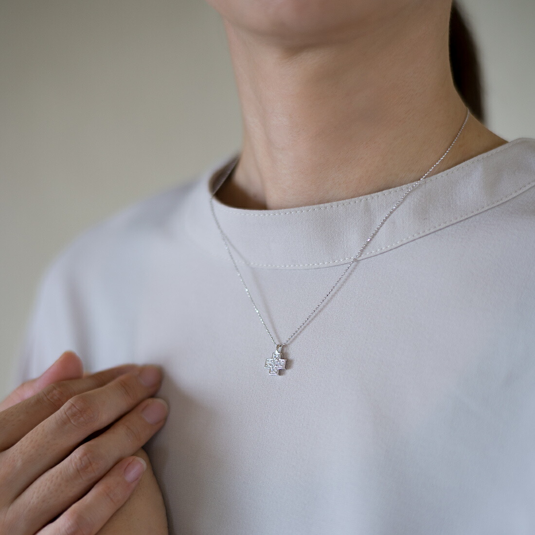 umu -アム- FINE JEWELRY STUIDIOダイヤモンド クロスモチーフ ペンダントトップpn0120_i3.jpg
