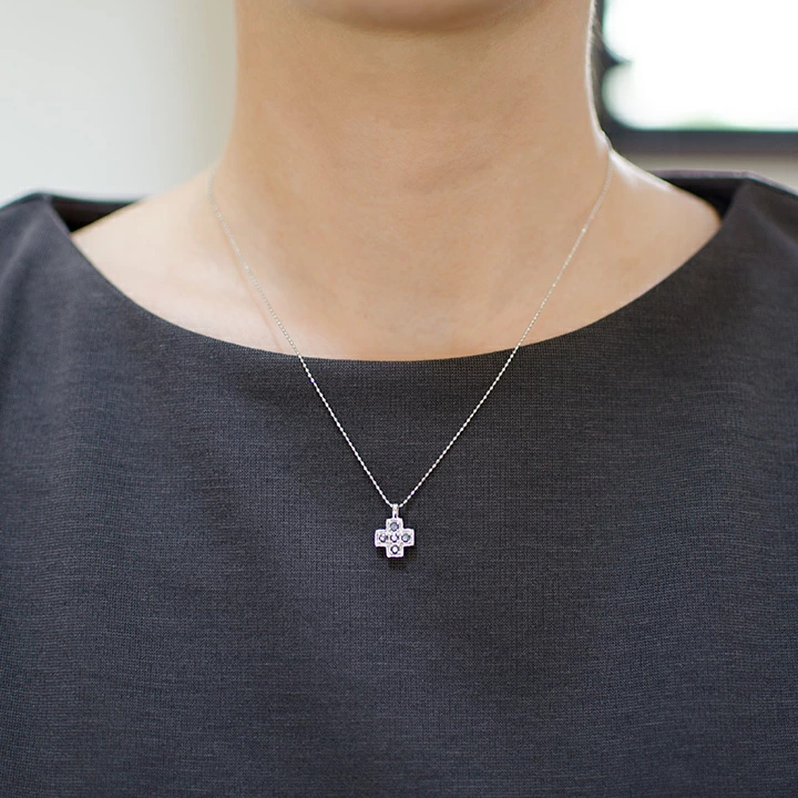 umu -アム- FINE JEWELRY STUIDIOカラーチェンジガーネット クロスモチーフ ペンダントトップpn0122_i2.jpg