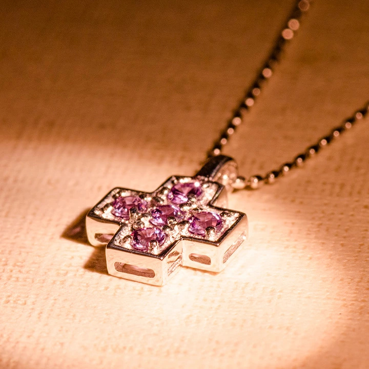 umu -アム- FINE JEWELRY STUIDIOカラーチェンジガーネット クロスモチーフ ペンダントトップpn0122_kanban2.jpg