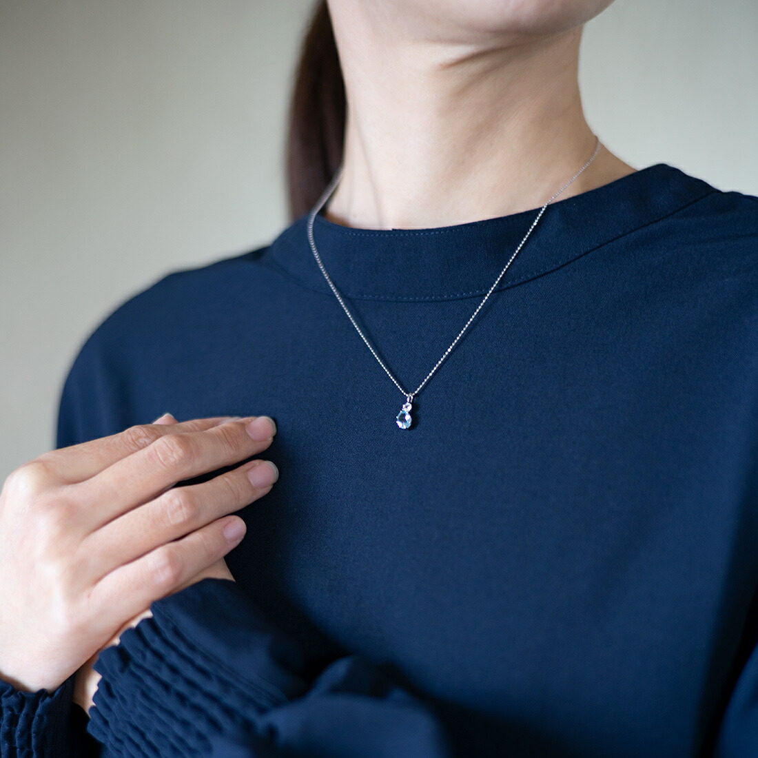 umu -アム- FINE JEWELRY STUIDIOアイスブルークォーツ ホワイトトパーズ ペンダントトップpn0185_i3.jpg