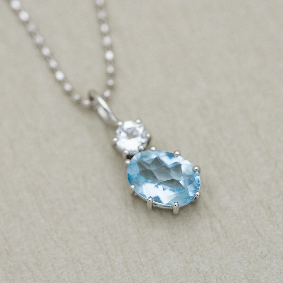 umu -アム- FINE JEWELRY STUIDIOアイスブルークォーツ ホワイトトパーズ ペンダントトップpn0185_kanban2.jpg