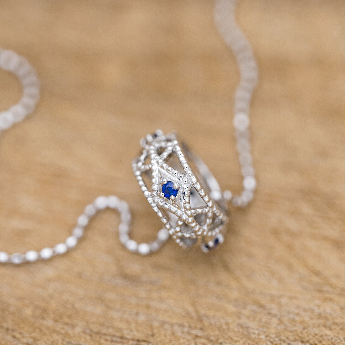 umu -アム- FINE JEWELRY STUIDIOブルーサファイア ペンダントトップ 「cortile」pn0196_kanban2.jpg