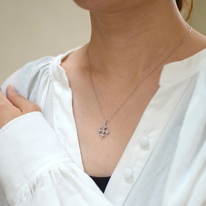 umu -アム- FINE JEWELRY STUIDIOK18 ダイヤモンド クロス ペンダントトップ 「alone」pn0225_i3.jpg