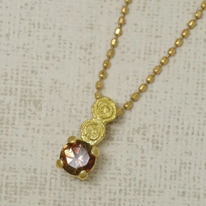 umu -アム- FINE JEWELRY STUIDIOK18 アンダルサイト バラモチーフ ペンダントトップ 「rosa」pn0252_kanban2.jpg