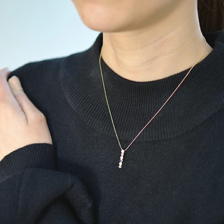 umu -アム- FINE JEWELRY STUIDIOブルーサファイア バラモチーフ ペンダントトップ 「rosa」pn0262_i3.jpg