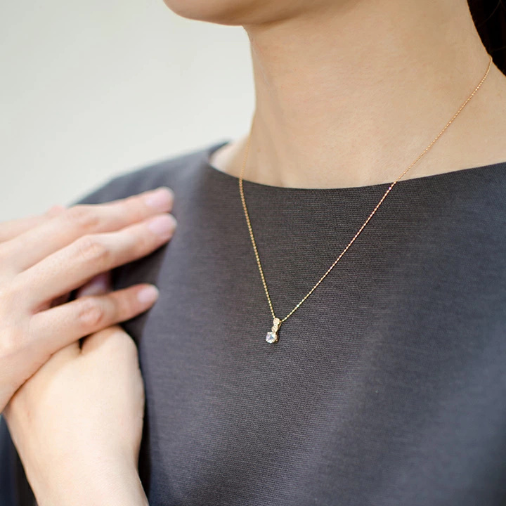 umu -アム- FINE JEWELRY STUIDIOブルームーンストーン バラ ペンダントトップ 「rosa」pn0272_i3.jpg