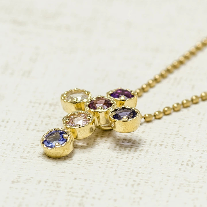 umu -アム- FINE JEWELRY STUIDIOスイートカラー クロスモチーフ ペンダントトップ 「dolce」pn0285_kanban2.jpg