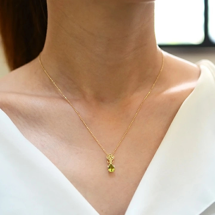 umu -アム- FINE JEWELRY STUIDIOペリドット ダイヤモンド ペンダントトップ 「lacrima」pn0292_i2.jpg