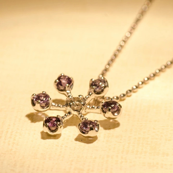 umu -アム- FINE JEWELRY STUIDIOカラーチェンジガーネット ダイヤモンド ペンダントトップ 「neve」pn0296_kanban2.jpg