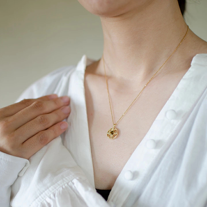 umu -アム- FINE JEWELRY STUIDIOスフェーン ダイヤモンド ペンダントトップ 「valzer」pn0309_i3.jpg