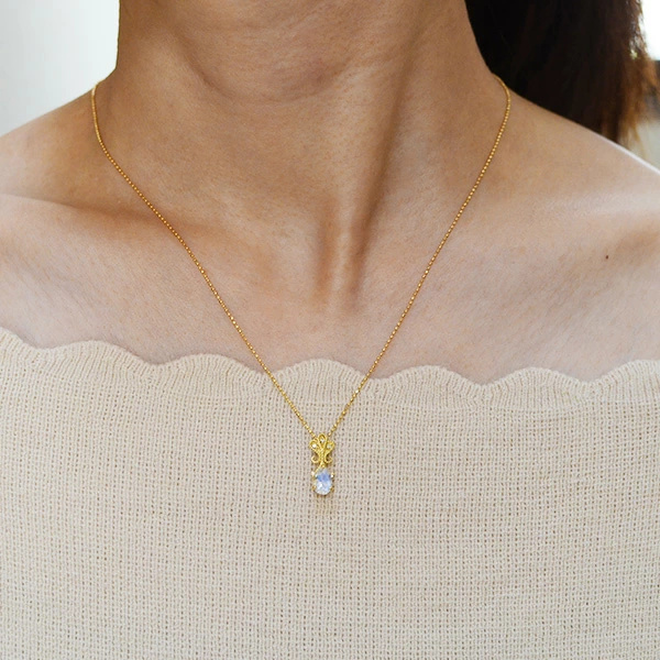 umu -アム- FINE JEWELRY STUIDIOブルームーンストーン ダイヤモンド ペンダントトップ 「lacrima」pn0312_i2.jpg