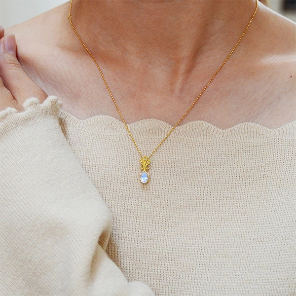 umu -アム- FINE JEWELRY STUIDIOブルームーンストーン ダイヤモンド ペンダントトップ 「lacrima」pn0312_i3.jpg