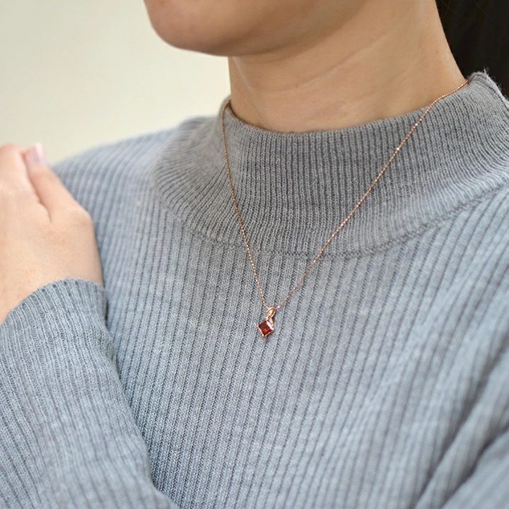 umu -アム- FINE JEWELRY STUIDIOガーネット ペンダントトップ 「liana」pn0330_i3.jpg