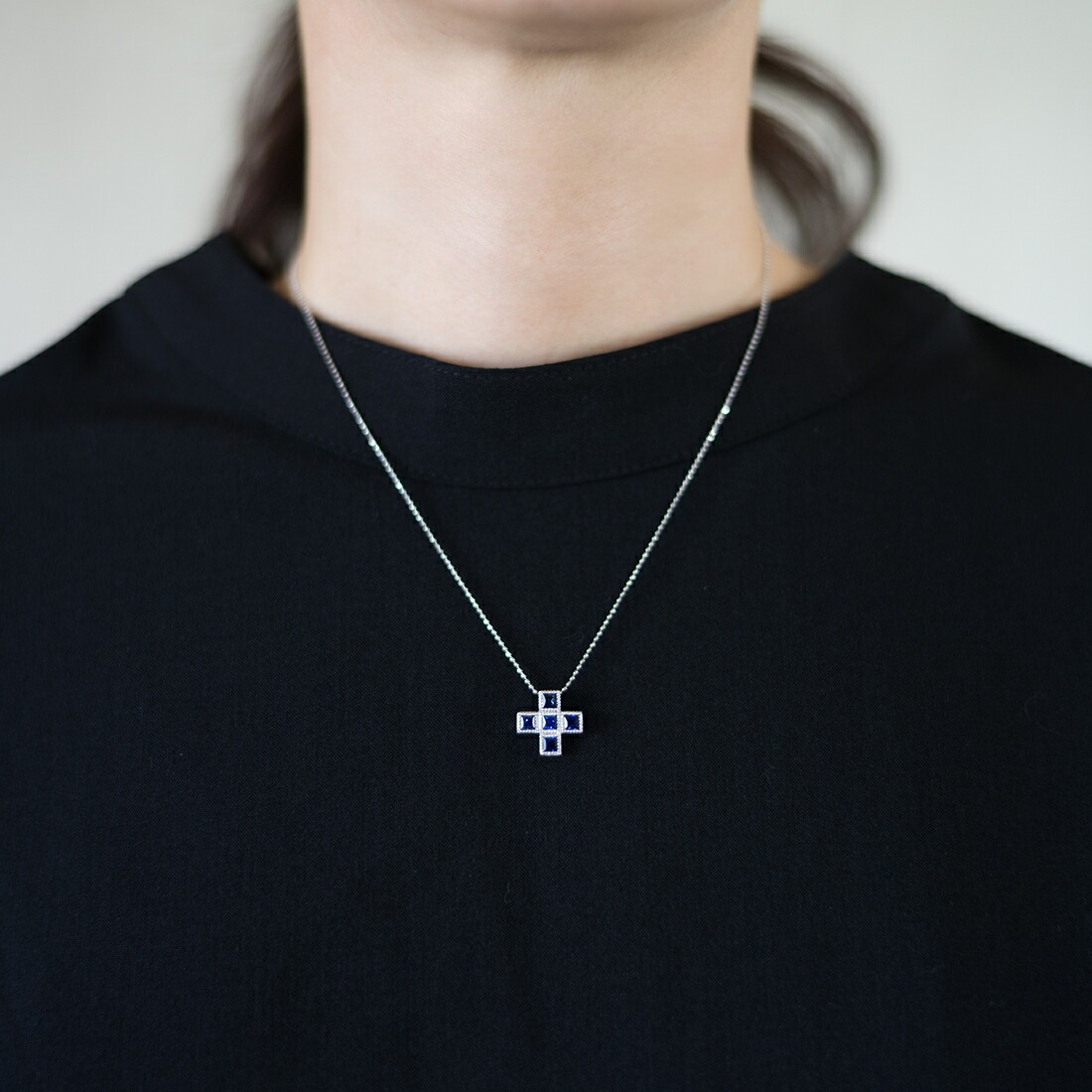 umu -アム- FINE JEWELRY STUIDIOK18 ブルーサファイア クロスモチーフ ペンダントトップ 「tin」pn0365_i2.jpg