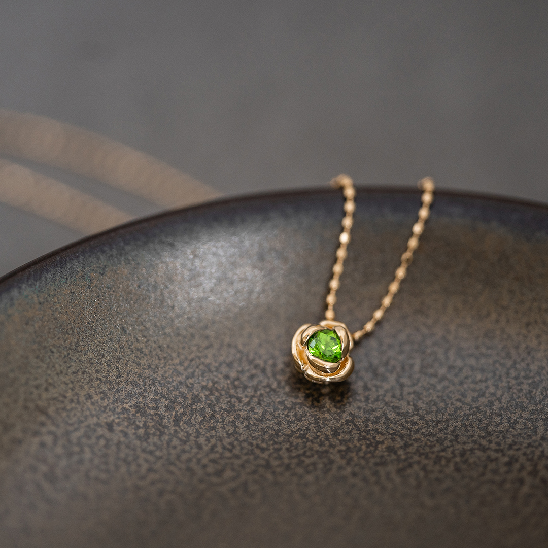 umu -アム- FINE JEWELRY STUIDIOK18 デマントイドガーネット ローズ ペンダントトップ 「romantica」pn0387_sns1.jpg