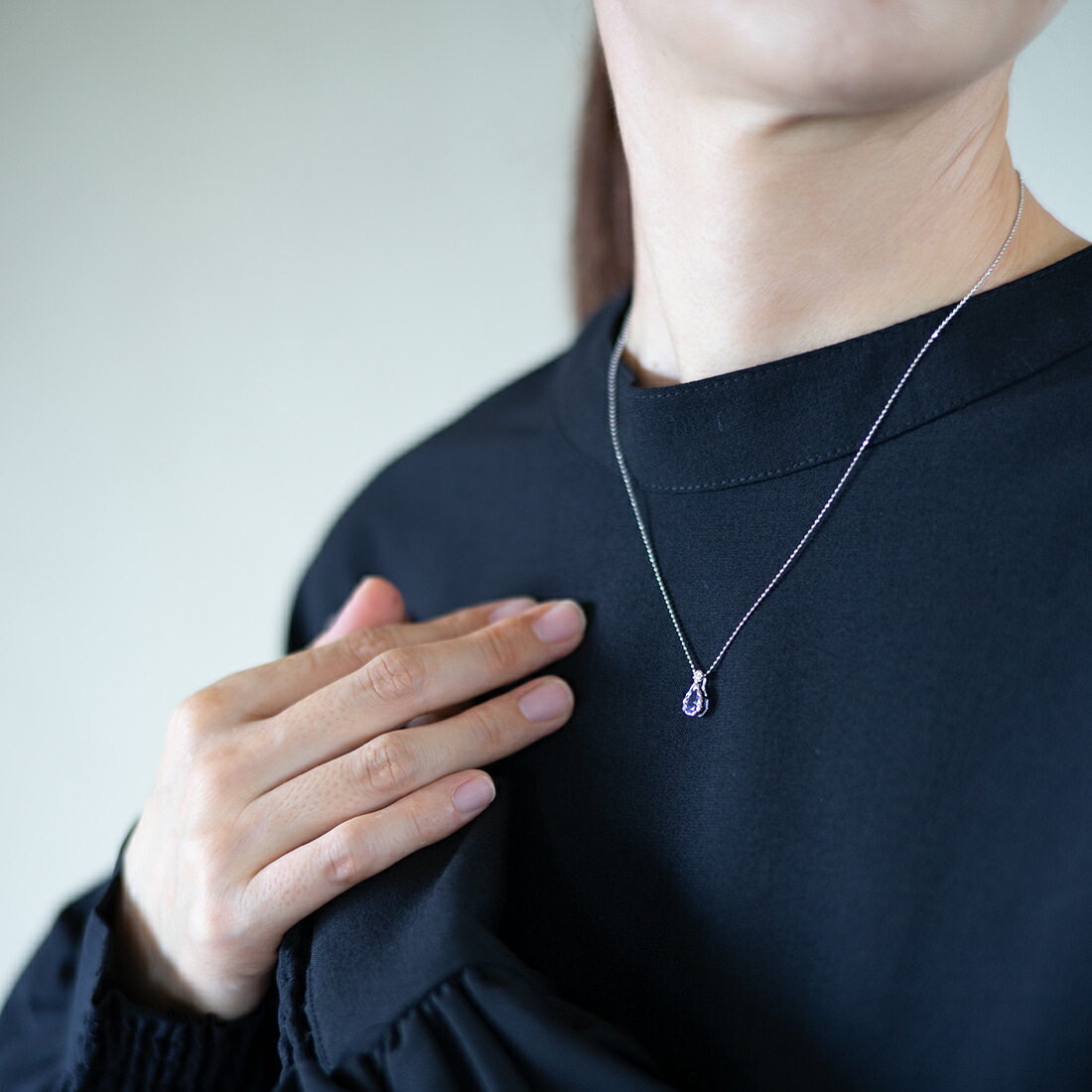 umu -アム- FINE JEWELRY STUIDIOタンザナイト ダイヤモンド ペンダントトップ 「goccia」pn0422_i3.jpg