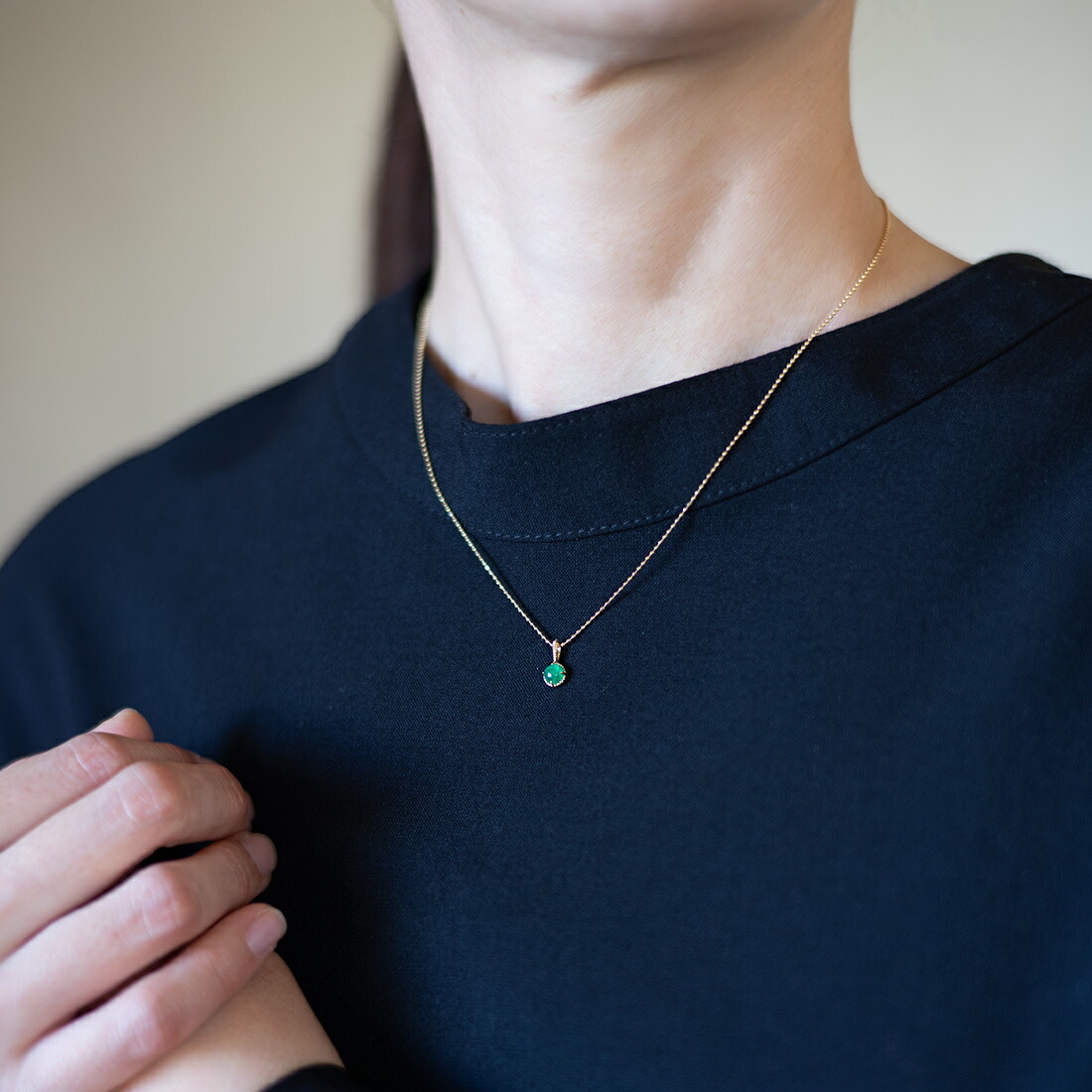 umu -アム- FINE JEWELRY STUIDIOカボション エメラルド ペンダントトップ 「amaretto」pn0445_i3.jpg
