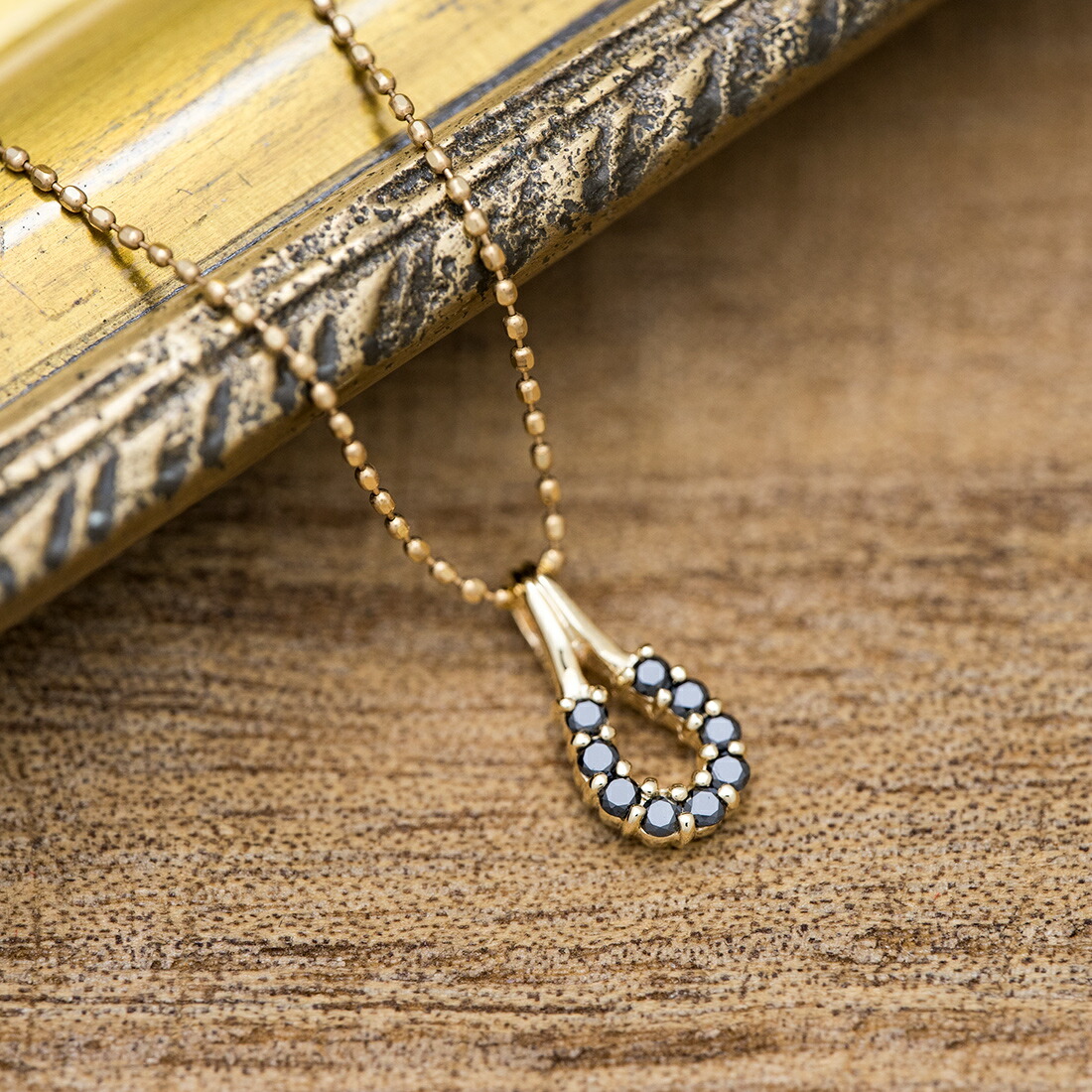 umu -アム- FINE JEWELRY STUIDIOブラックダイヤモンド ペンダントトップ 「fortuna」pn0537_kanban2.jpg