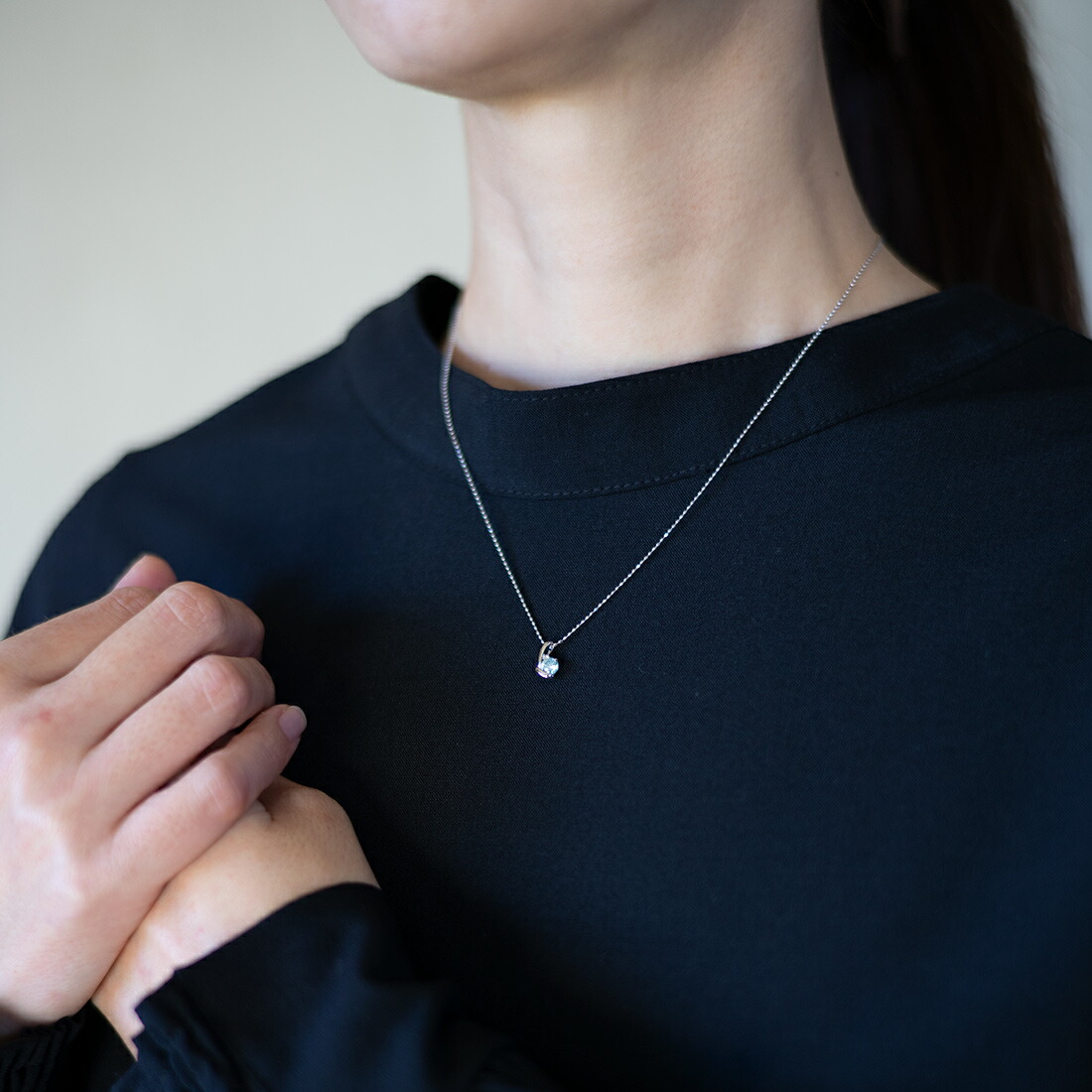 umu -アム- FINE JEWELRY STUIDIOブルージルコン ダイヤモンド ペンダントトップ 「chiarita」pn0547_i3.jpg