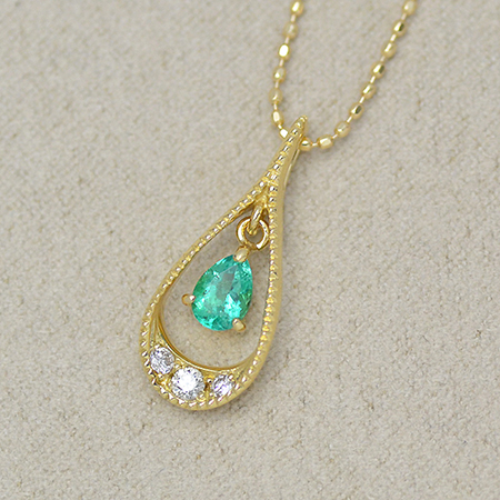 umu -アム- FINE JEWELRY STUIDIOK18 エメラルド ダイヤモンド ペンダントトップ 「versare」pn0632_kanban2.jpg