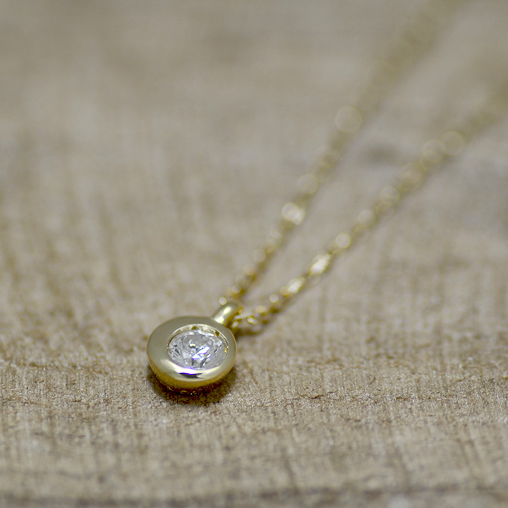 umu -アム- FINE JEWELRY STUIDIOダイヤモンド 0.1ct ペンダント 「Moon」pn0664_4.jpg