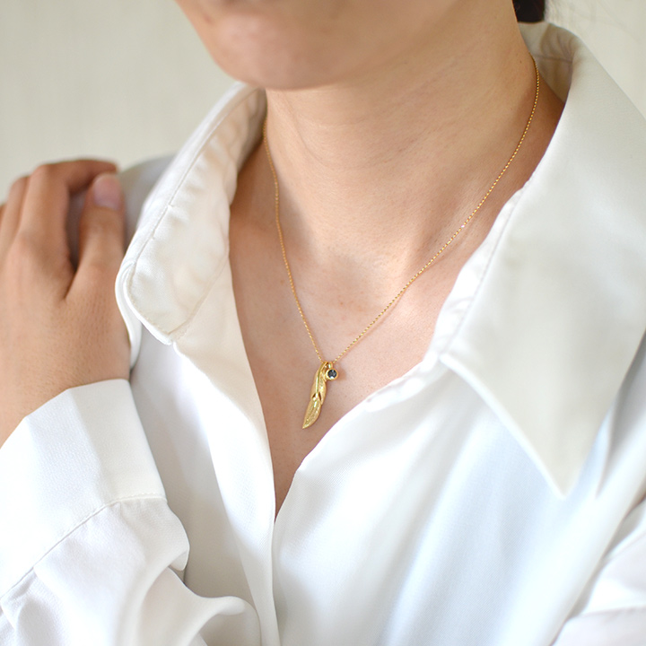 umu -アム- FINE JEWELRY STUIDIOK18 カラーチェンジガーネット フェザー ペンダント 「egretta」pn0711_i3.jpg