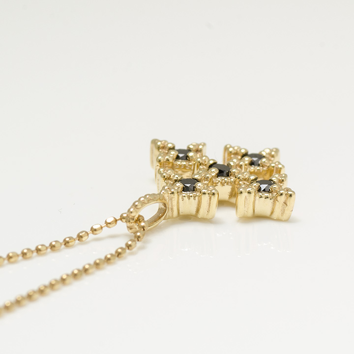 umu -アム- FINE JEWELRY STUIDIOK10 ブラックダイヤモンド クロス ペンダントトップ 「alone」pn0735_s.jpg
