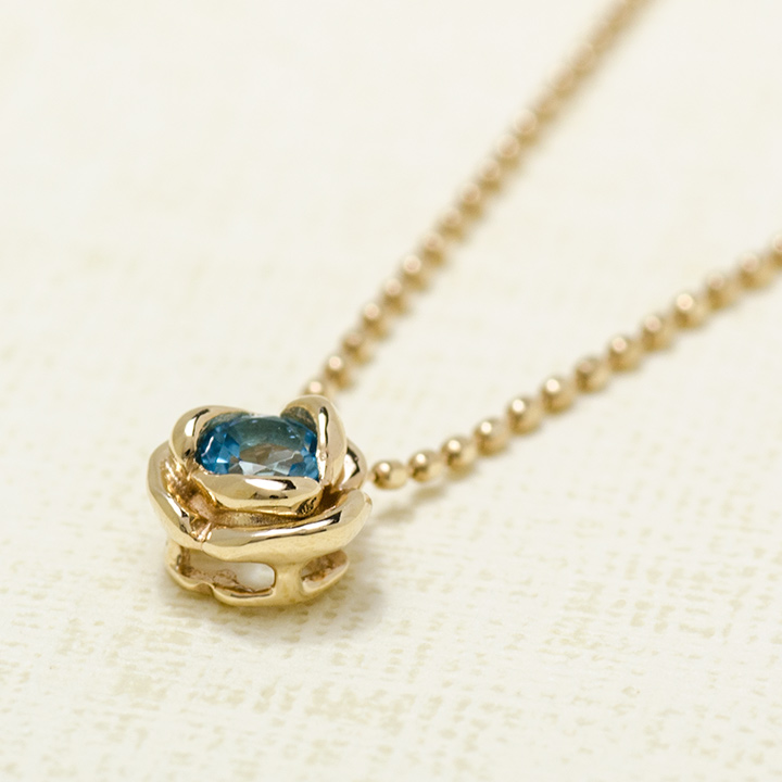 umu -アム- FINE JEWELRY STUIDIOK10 ブルートパーズ ローズ ペンダントトップ 「romantica」pn0745_kanban2.jpg
