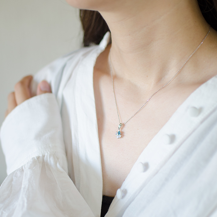 umu -アム- FINE JEWELRY STUIDIOPT900 ネオンブルーアパタイト ブルームーンストーン クローバーモチーフ ペンダントトップpn0775_i3.jpg