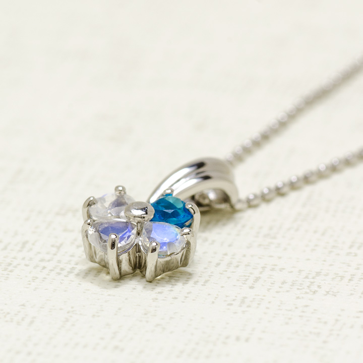 umu -アム- FINE JEWELRY STUIDIOPT900 ネオンブルーアパタイト ブルームーンストーン クローバーモチーフ ペンダントトップpn0775_kanban2.jpg
