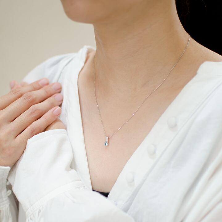 umu -アム- FINE JEWELRY STUIDIOブルージルコン バラモチーフ ペンダントトップ 「rosa」pn0808_i3.jpg