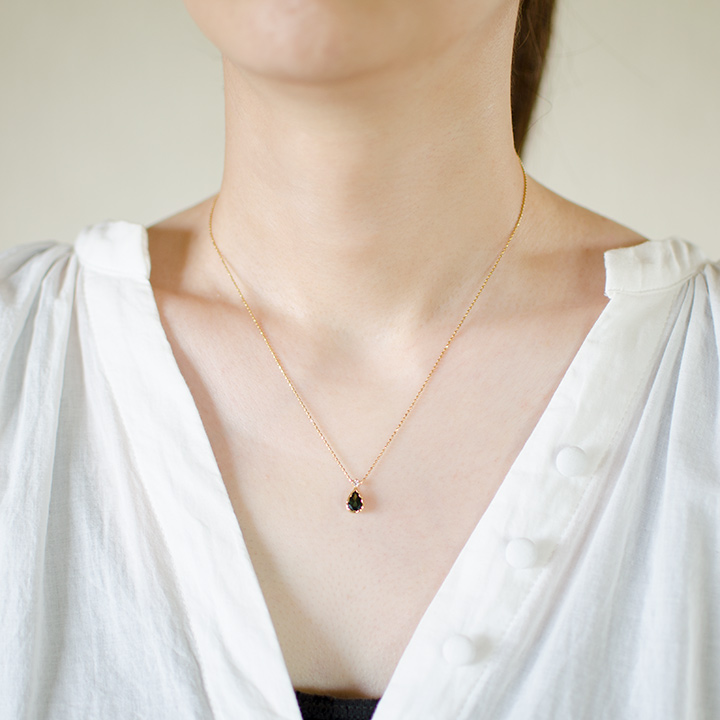 umu -アム- FINE JEWELRY STUIDIOK18 グリーンサファイアダイヤモンド ペントップ 「goccia」pn0824_i2.jpg