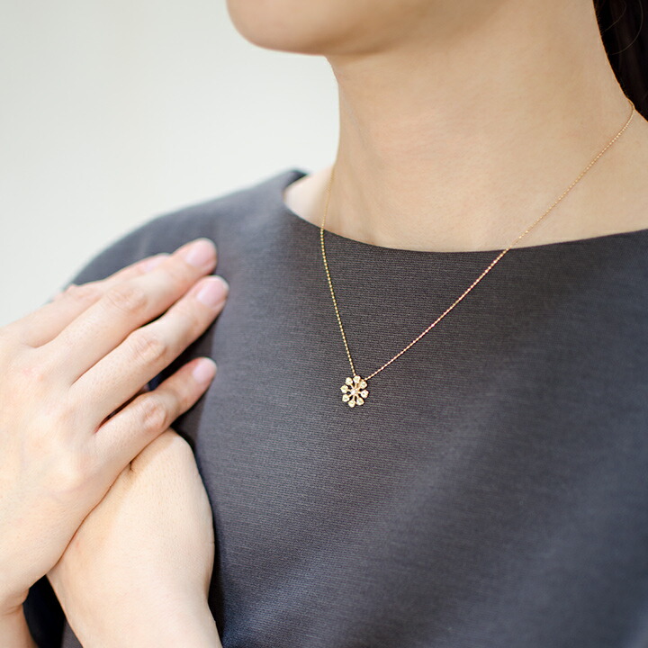 umu -アム- FINE JEWELRY STUIDIOペリドット ダイヤモンド フラワー ペンダントトップ 「luce」pn0868_i3.jpg